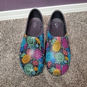 Crocs slip-resistant women's 10 colorful print slip on clog